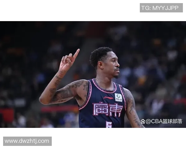 马尚布鲁克斯：从NBA明星到中国篮球的传奇旅程与影响